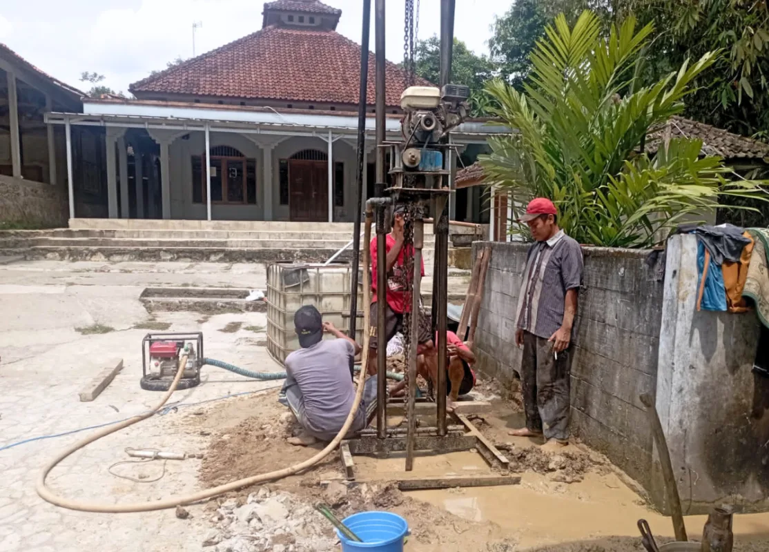 Pembuatan sumur bor ponpes Al hidayah